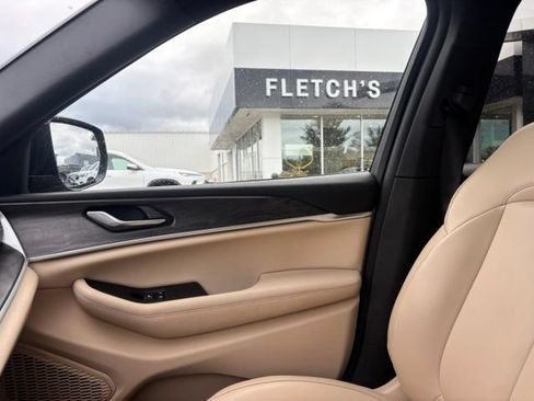Used 2024 Jeep Grand Cherokee L Limited AWD/4WD image 14