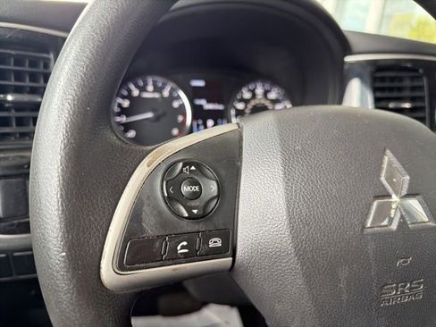 Used 2018 Mitsubishi Outlander ES AWD/4WD image 28