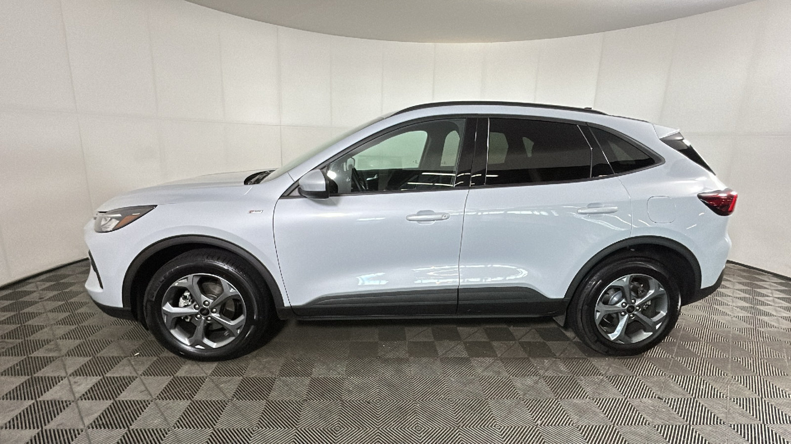 Used 2025 Ford Escape ST-Line Select AWD/4WD image 6