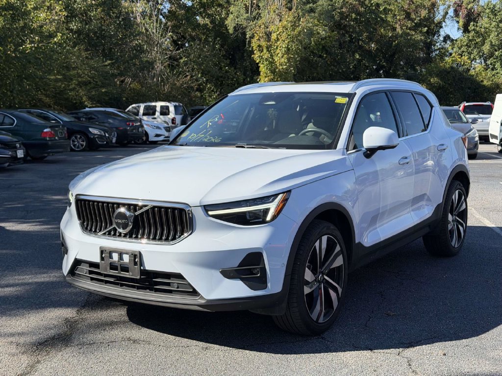Used 2024 Volvo XC40 B5 Ultimate w/ Protection Package Premier AWD/4WD image 4