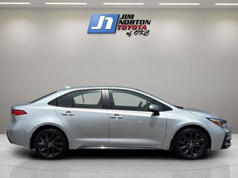 Used 2026 Toyota Corolla SE w/ SE Premium Package FWD image 4