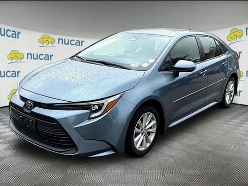 Used 2023 Toyota Corolla LE w/ LE Convenience Package image 2