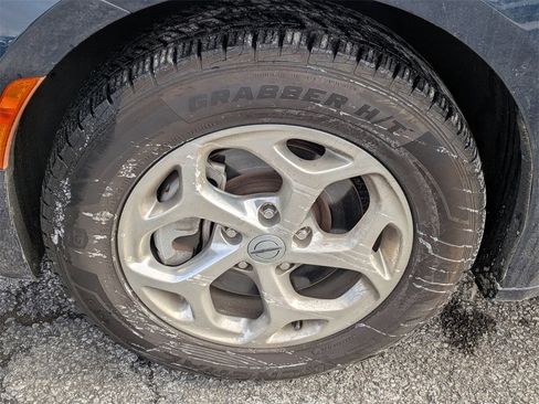 Used 2022 Chrysler Pacifica Limited w/ Uconnect Theater Family Group image 7