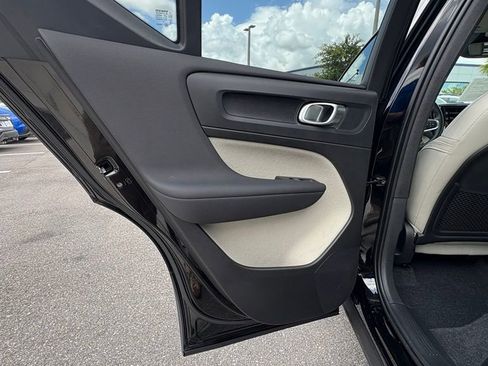 Used 2022 Volvo XC40 T4 Momentum FWD image 14