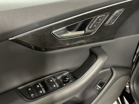 Used 2019 Audi Q8 Premium w/ Convenience Package image 15