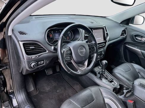 Used 2019 Jeep Cherokee Limited FWD image 9