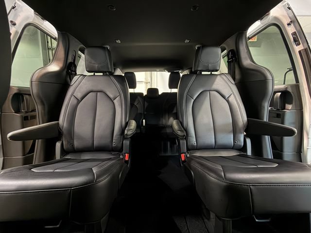 Used 2026 Chrysler Pacifica Select FWD image 28