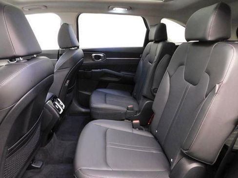 Used 2025 Kia Sorento SX image 31