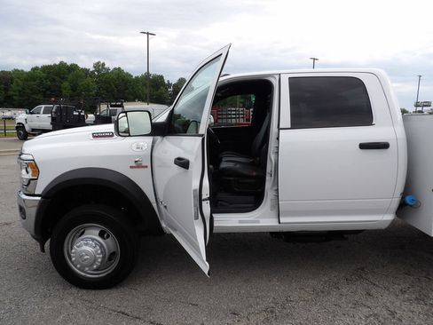 Used 2021 RAM 5500 Tradesman w/ Chrome Appearance Group AWD/4WD image 13