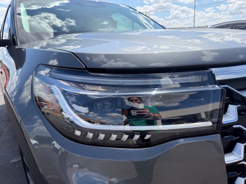 Used 2025 Ford Explorer Platinum w/ Ultimate Package AWD/4WD image 6
