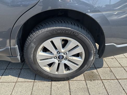 Used 2018 Subaru Outback 2.5i Premium AWD/4WD image 12