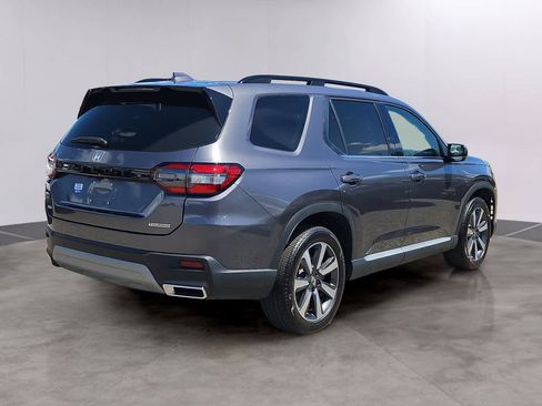 Certified 2025 Honda Pilot Touring image 4
