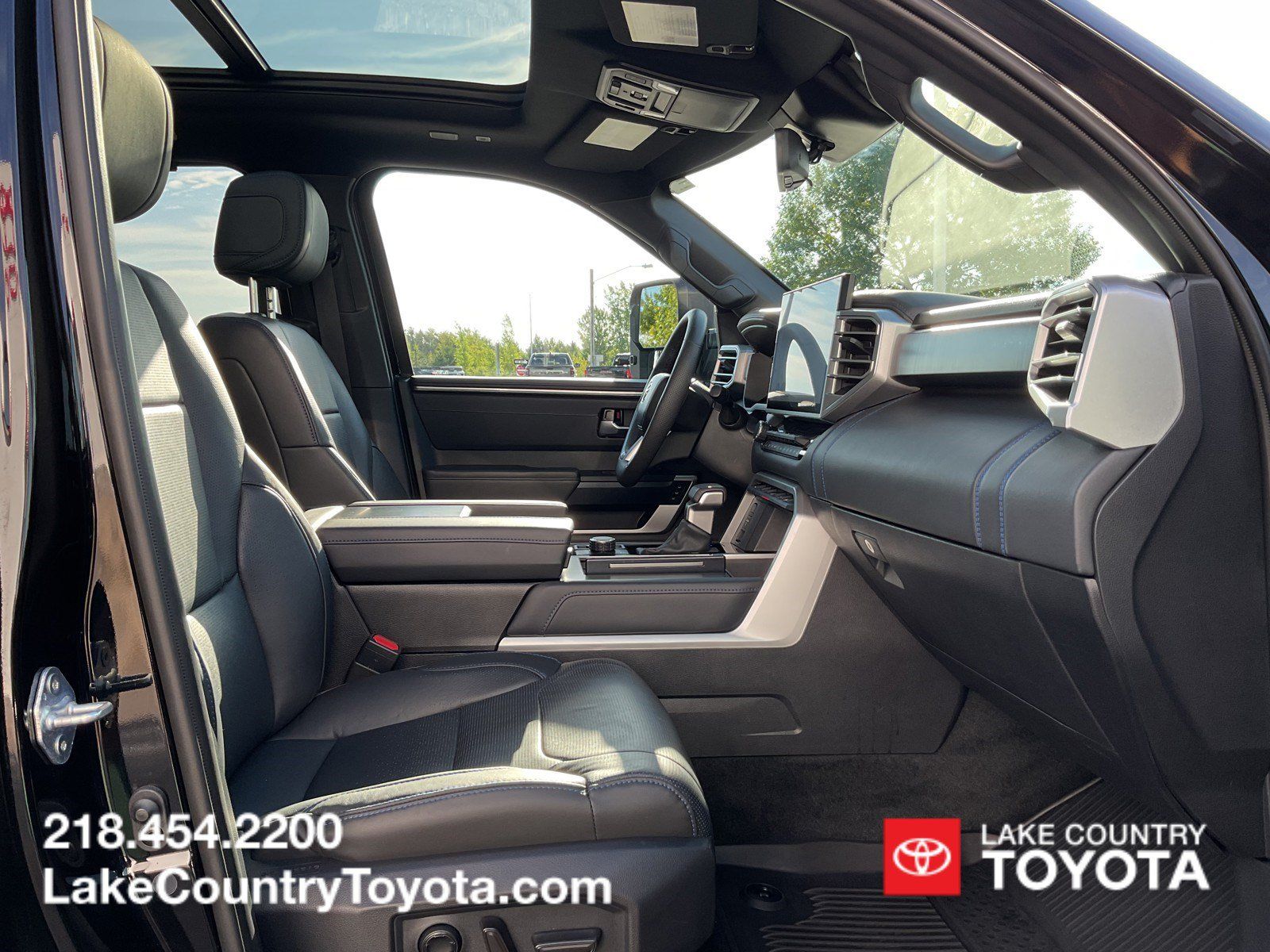 Used 2025 Toyota Sequoia Platinum AWD/4WD image 16