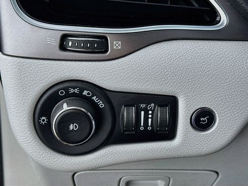Used 2020 Jeep Cherokee Limited w/ Technology Group AWD/4WD image 14