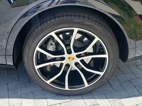 Used 2022 Porsche Cayenne Turbo AWD/4WD image 5