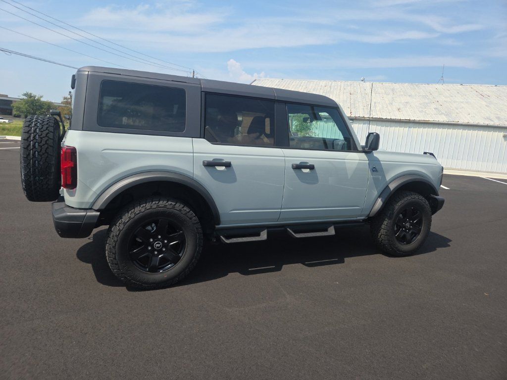 Used 2023 Ford Bronco Black Diamond AWD/4WD image 13