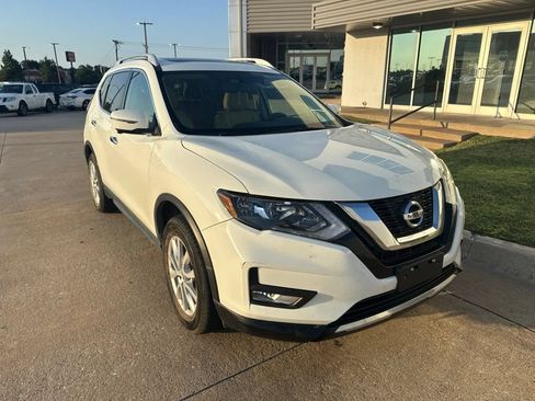 Used 2017 Nissan Rogue SV AWD/4WD image 1