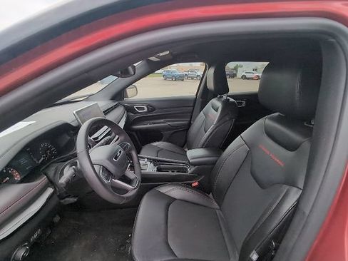Used 2025 Jeep Compass Trailhawk AWD/4WD image 11
