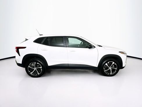 Used 2024 Chevrolet Trax RS image 10