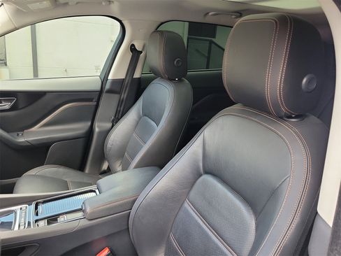 Used 2018 Jaguar F-PACE Prestige image 12