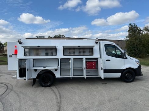 Used 2019 Freightliner Sprinter 3500 w/ Premium Package RWD image 15