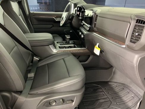 Used 2026 GMC Sierra 1500 SLT AWD/4WD image 15