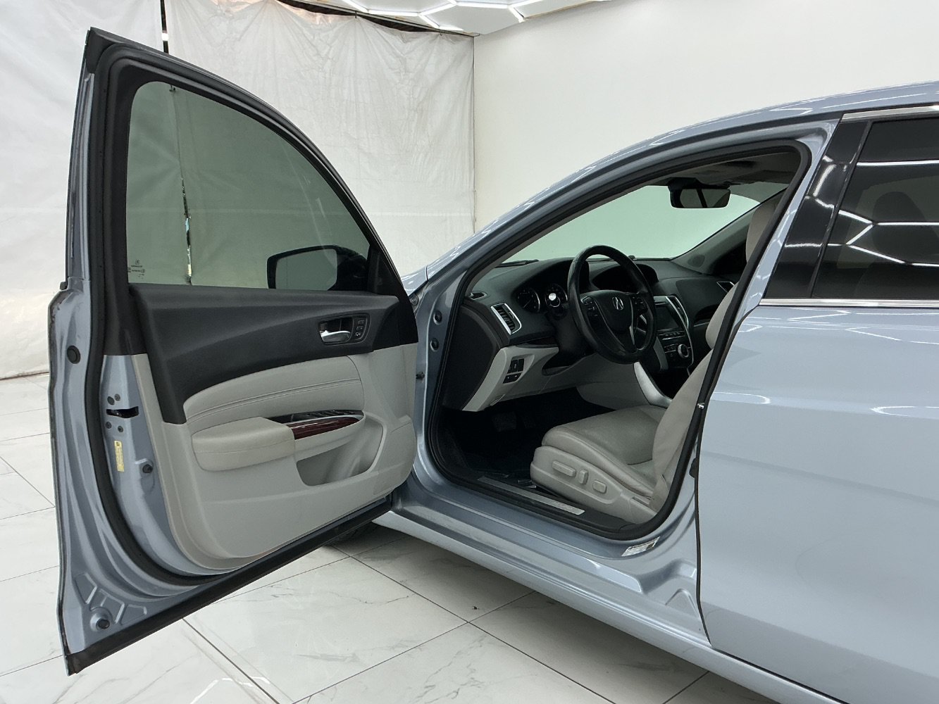 Used 2016 Acura TLX w/ Technology Package FWD image 16