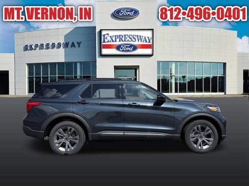 Used 2024 Ford Explorer XLT AWD/4WD image 4