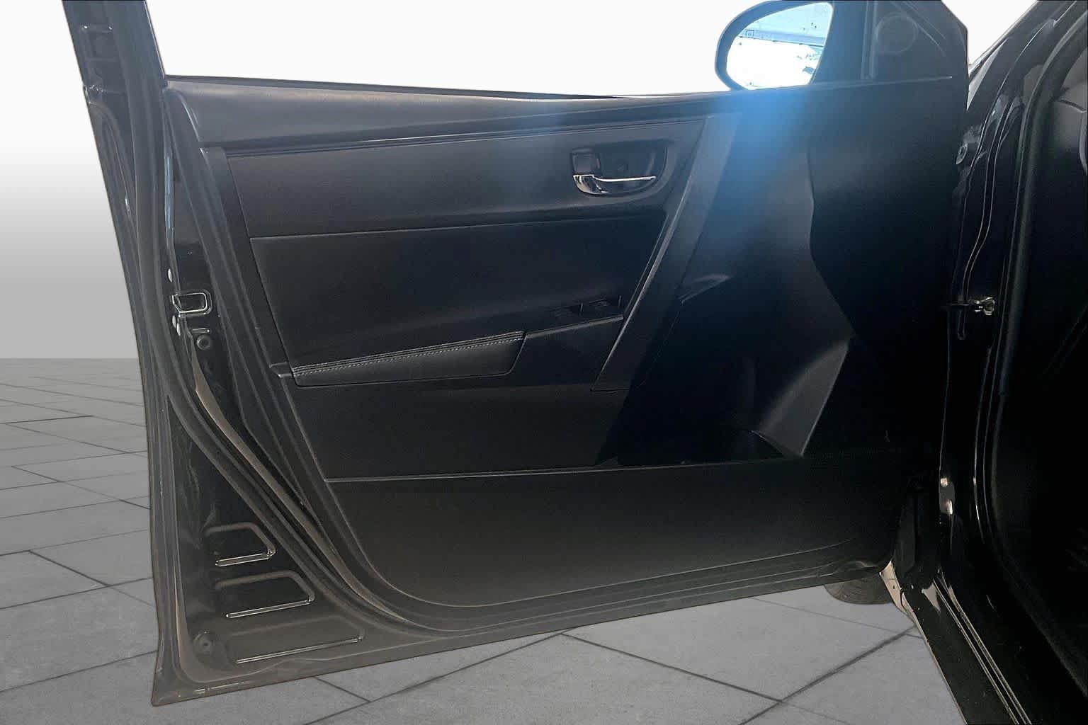 Used 2018 Toyota Corolla SE w/ Carpet Mat Package (TMS) FWD image 20