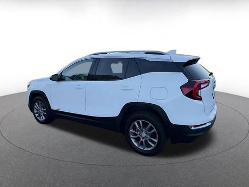 Used 2024 GMC Terrain SLT image 11