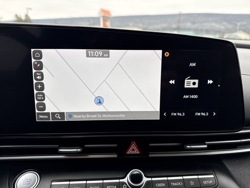 Used 2025 Hyundai Elantra SEL image 27