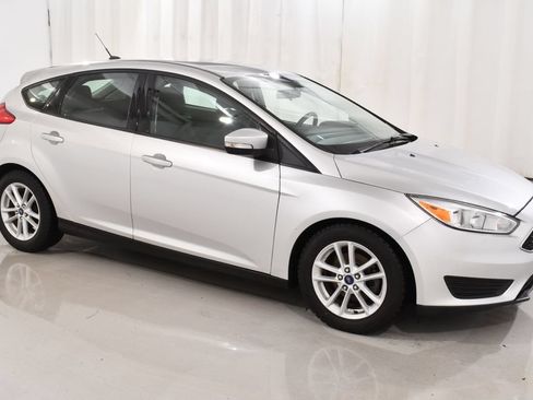 Used 2018 Ford Focus SE w/ Cold Weather Package FWD image 5