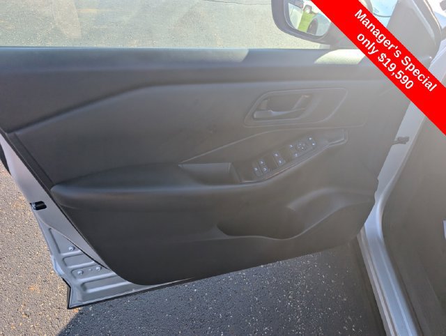 Used 2024 Nissan Rogue S AWD/4WD image 12