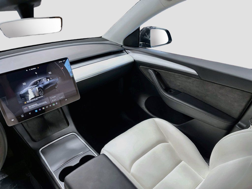 Used 2024 Tesla Model Y Long Range AWD/4WD image 22
