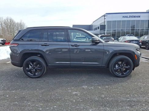 Used 2023 Jeep Grand Cherokee Altitude image 8