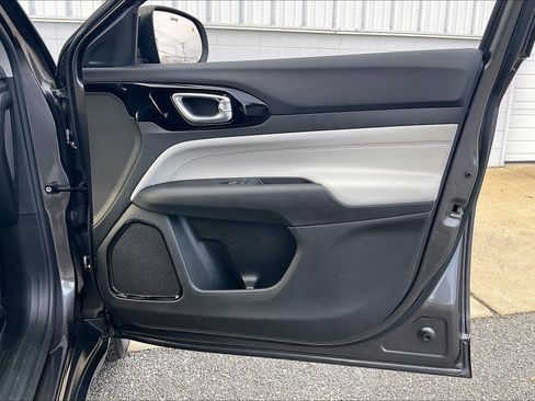 Used 2022 Jeep Compass Limited image 28