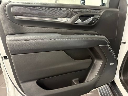 Used 2021 GMC Yukon Denali w/ Denali Premium Package AWD/4WD image 26