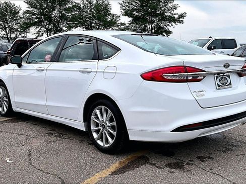 Used 2017 Ford Fusion SE FWD image 5