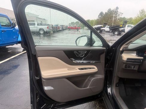 Used 2023 Lincoln Corsair AWD w/ Equipment Group 101A image 9