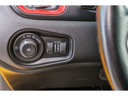 Used 2016 Jeep Renegade Trailhawk AWD/4WD image 20