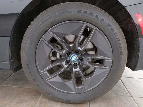 Used 2024 BMW iX xDrive50 w/ Premium Package AWD/4WD image 35