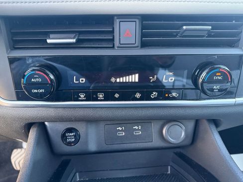 Used 2024 Nissan Rogue SV image 29