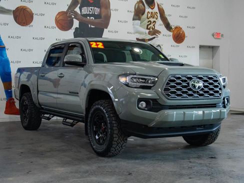 Used 2022 Toyota Tacoma TRD Sport AWD/4WD image 19