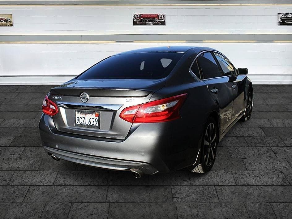Used 2016 Nissan Altima 2.5 SR FWD image 4