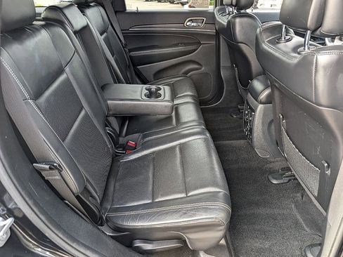 Used 2015 Jeep Grand Cherokee Limited w/ Luxury Group II image 21