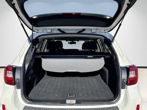 Used 2017 Subaru Outback 2.5i Premium image 12