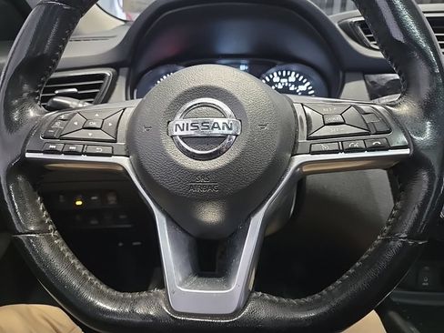 Used 2017 Nissan Rogue SV AWD/4WD image 15