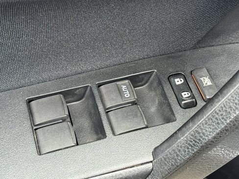 Used 2015 Toyota Corolla LE FWD image 17