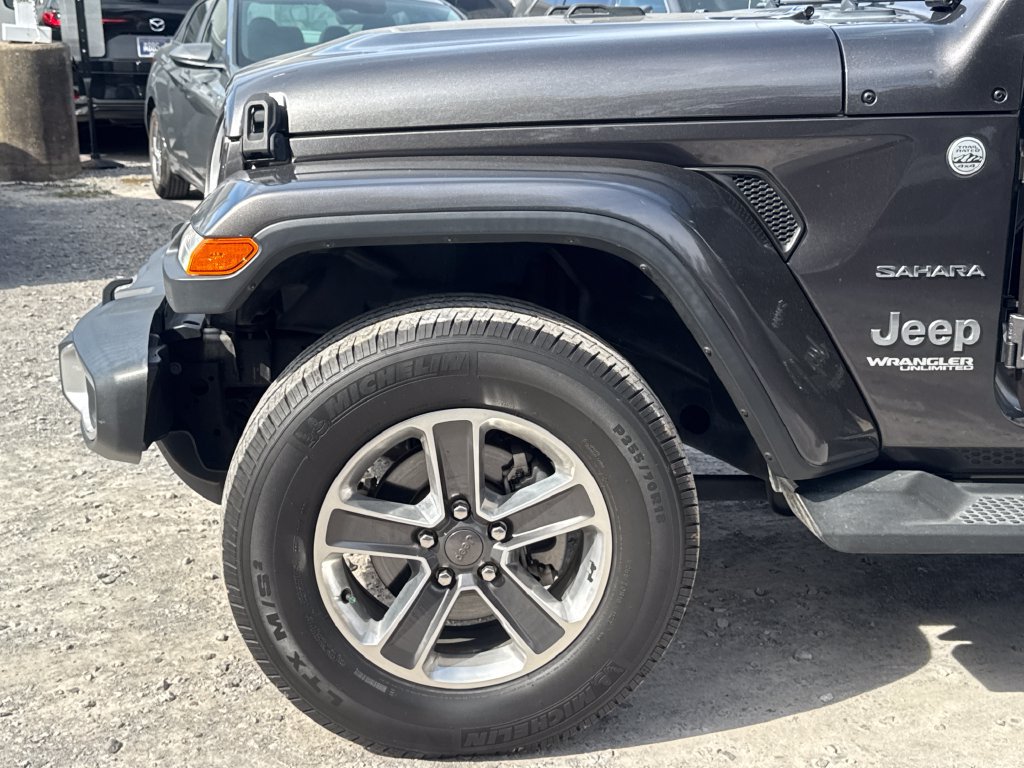 Used 2018 Jeep Wrangler Unlimited Sahara AWD/4WD image 24