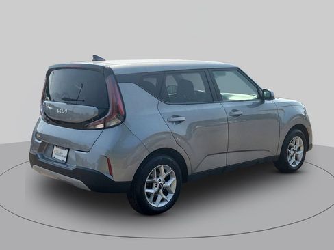 Used 2023 Kia Soul LX w/ Option Group 015 FWD image 3